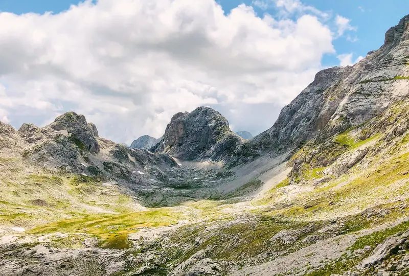Les montagnes à Shkodër County en Albanie