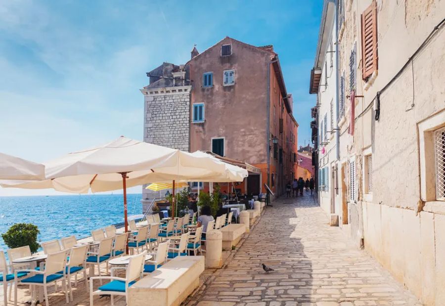 La vieille ville de Rovinj en front de mer