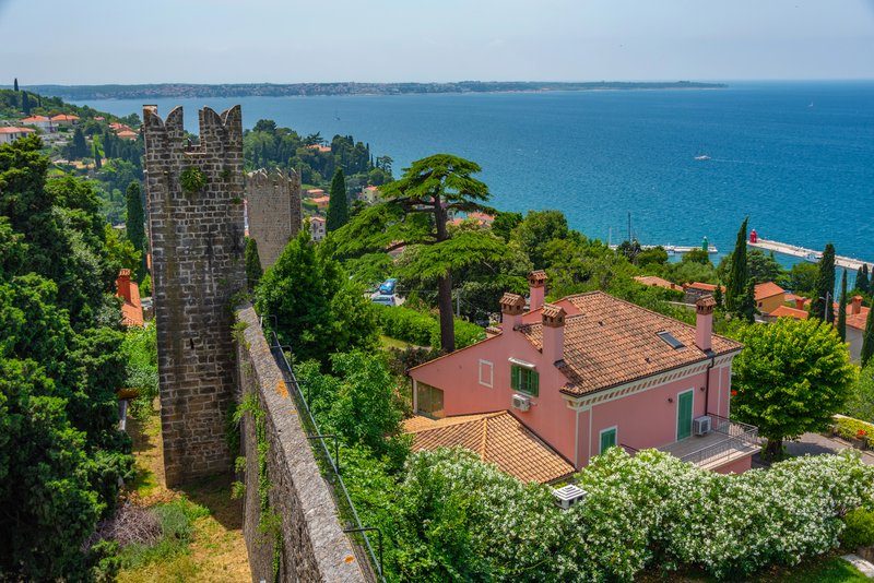 Remparts médiévaux de Piran avec vue panoramique sur la mer Adriatique