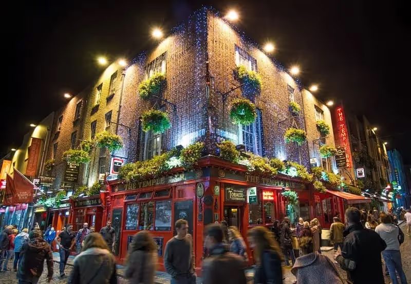 La façade du bar le temple à Dublin