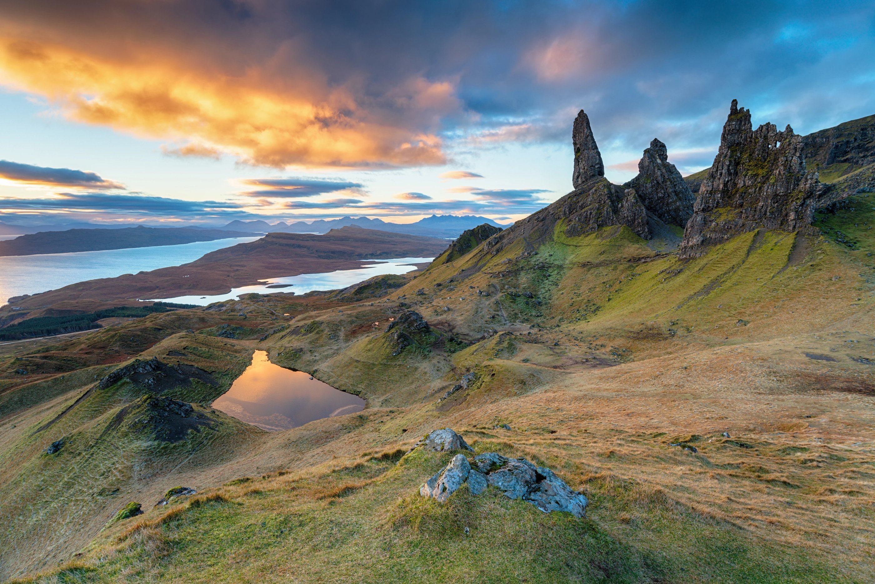 Old Man of Storr sur l’île de Skye au coucher du soleil, pendant un road trip en Écosse