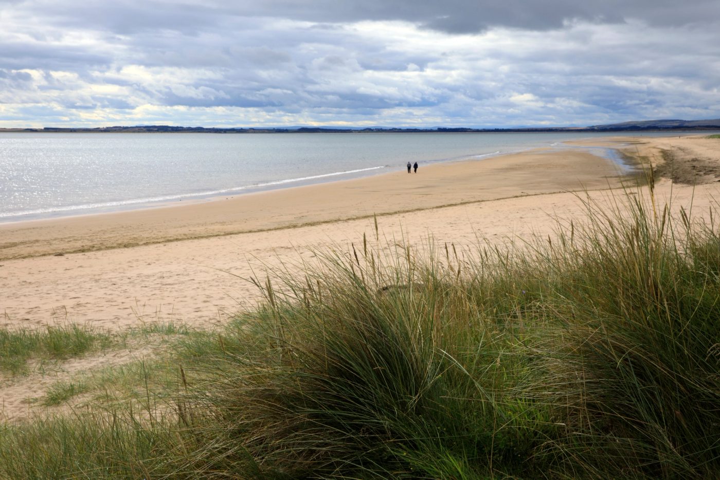 Plage de Dornoch et dunes sur la côte est du nord de l’Écosse