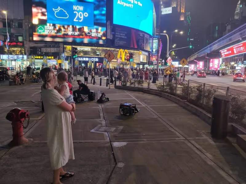 Maud et Anna dans le centre de Kuala Lumpur