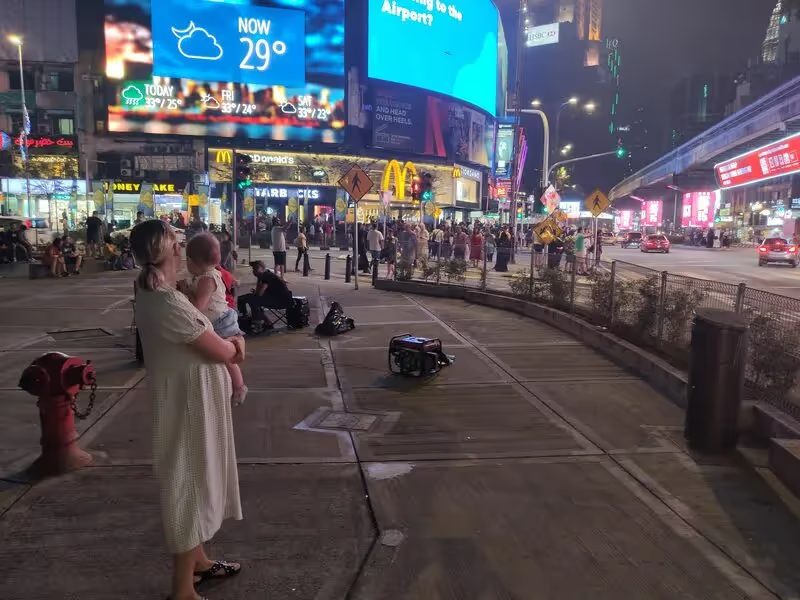 Maud et Anna dans le centre de Kuala Lumpur