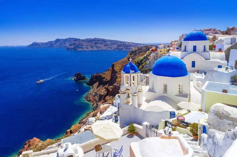 Une vue aérienne de Santorin