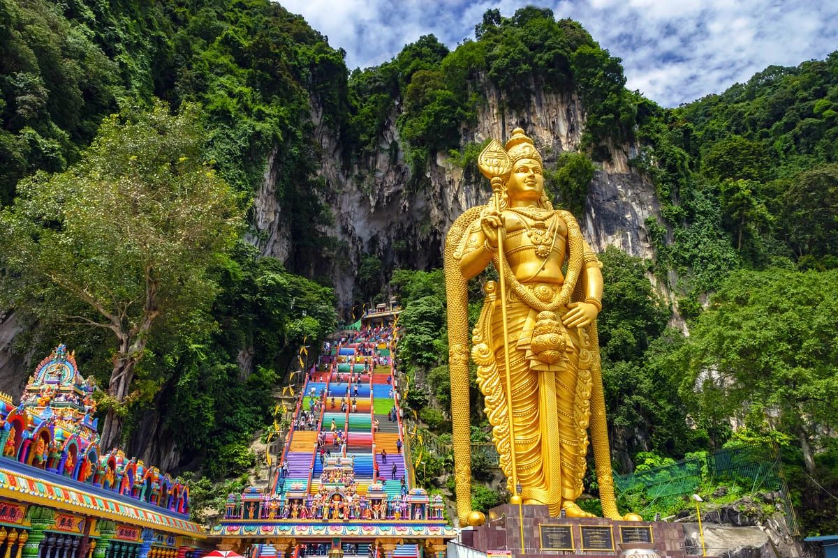 L'entrée des caves de Batu à Kuala Lumpur en Malaisie