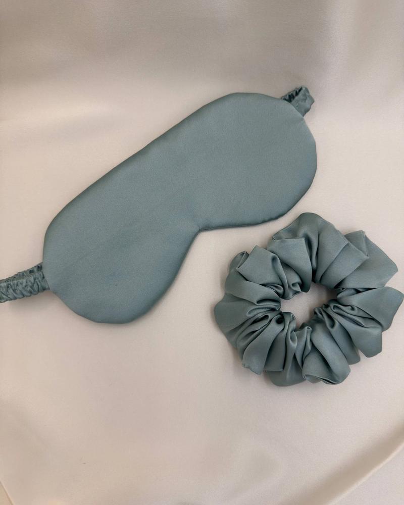The "Cloud" Mulberry Silk Sleeping Mask thumbnail 4
