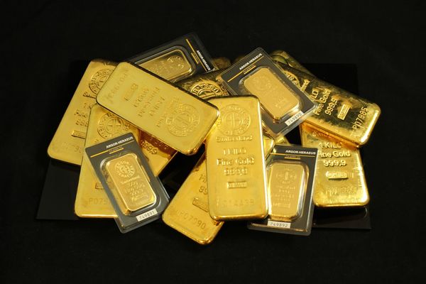 Gold Prices Drop Amid Oil War: Understanding the Market Dynamics