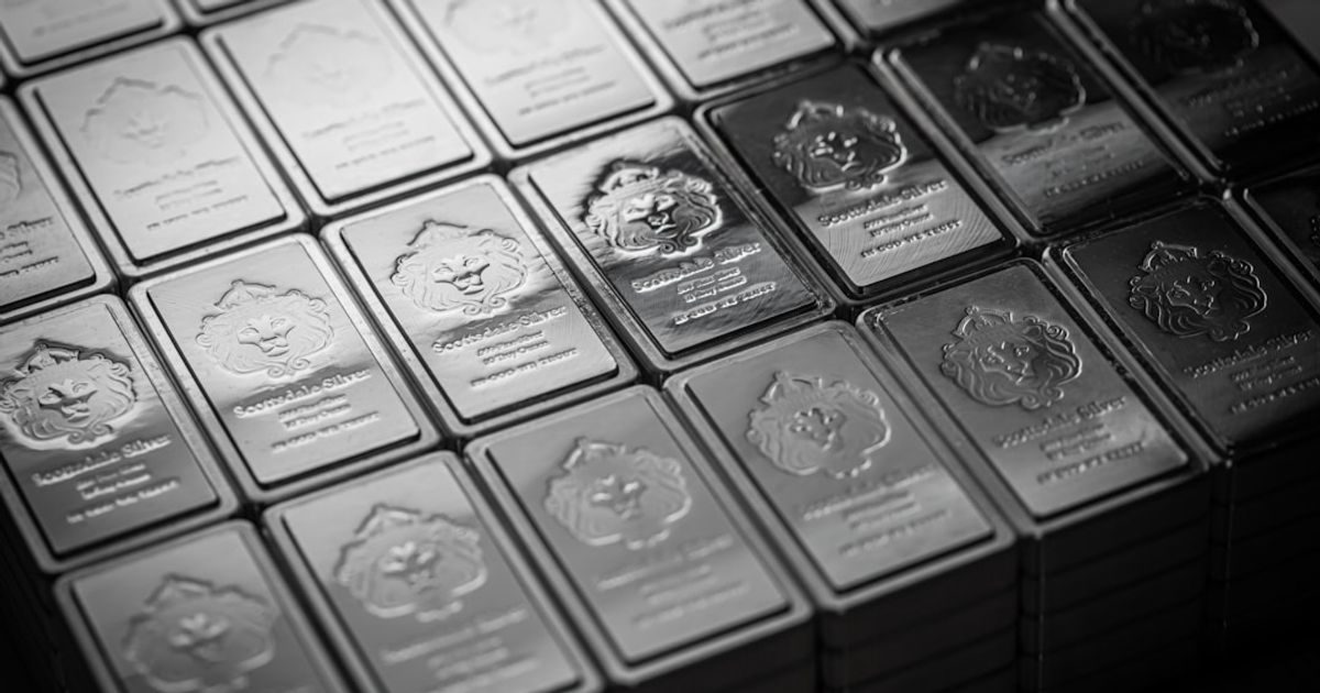 Silver Plummets 7.7% — Summit Hype Dissolves