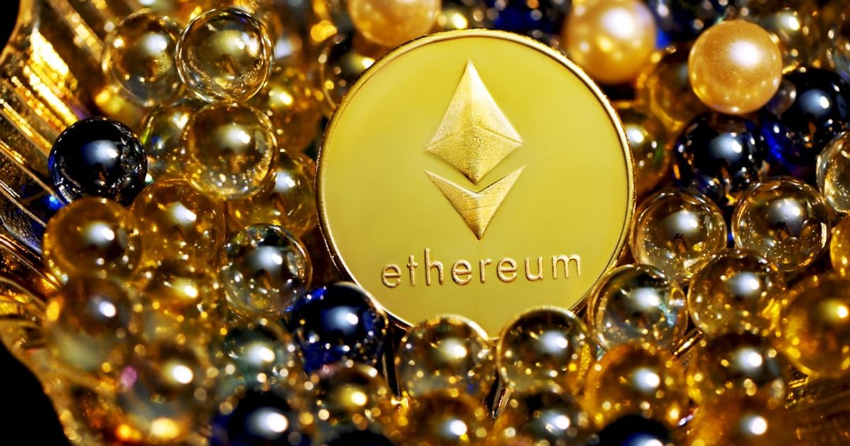 AI's $800B Boom Pressures Fed, Bitcoin's Rate-Cut Hopes Fade
