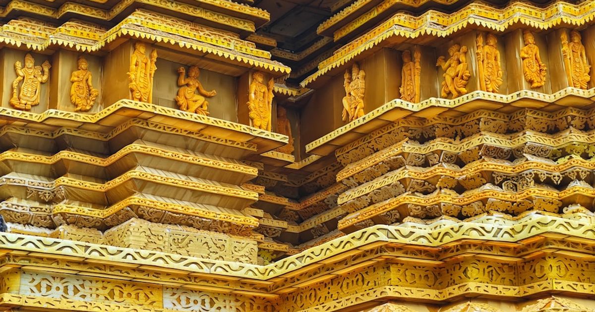 Gold Prices Decline Amid Geopolitical Tensions and Interest Rate Concerns