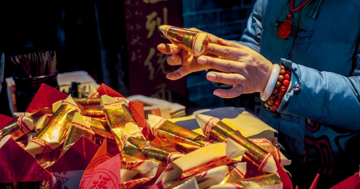 Understanding Gold Prices: The Inverse Relationship with Real Interest Rates