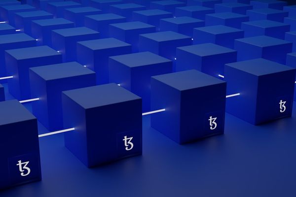 Crypto ETFs Shakeup — $1B Outflows from Bitcoin, Money Pours into HYPE