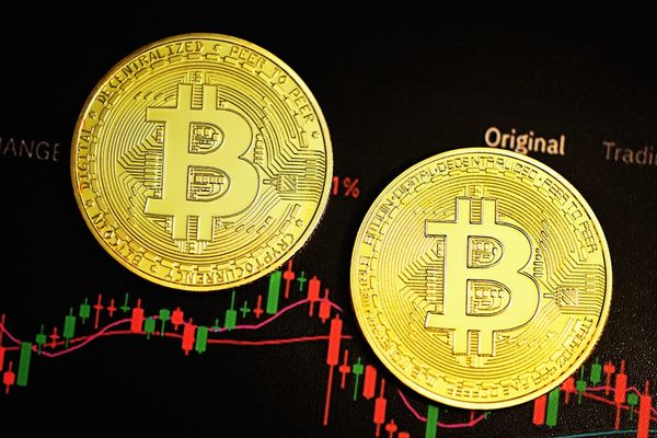 Sell Pressure Rises — Bitcoin Buyers Eye $68K Zone