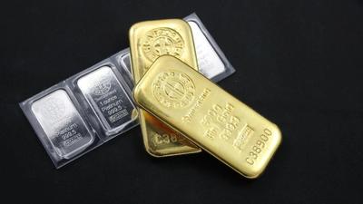 Gold Defies Gravity at $4,481 Amid Rate Hike Pressure