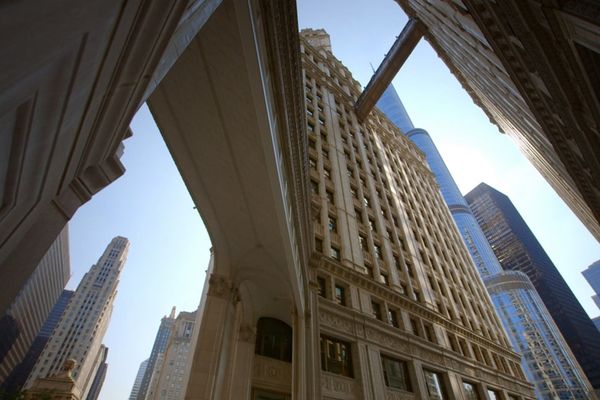 Dollar Dips — Fed Rate Hike Bets Dwindle Amid Job Growth Slowdown