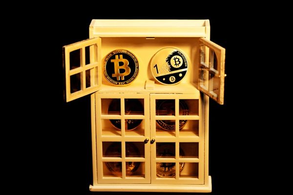 Bitcoin's Critical Moment: Will it Break Above $106,000?