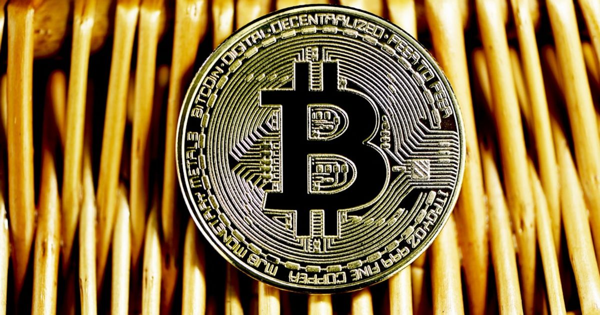 Bitcoin ETFs See First Monthly Inflows Since October Amid Price Stabilization