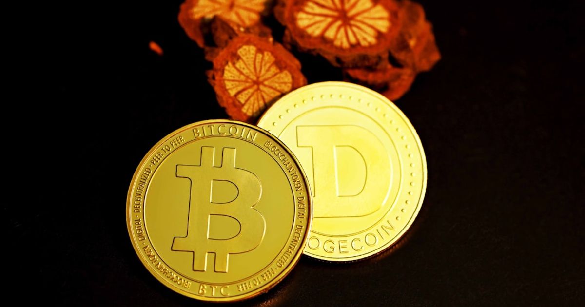 Bitcoin ETFs See Nearly $1 Billion in Inflows Amid Price Surge