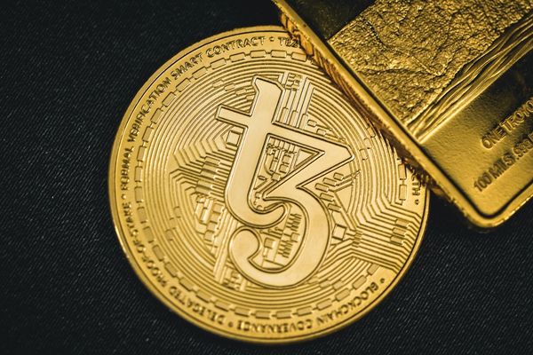 Gold Prices Surge: Experts Predict $6,000 Amid Geopolitical Tensions