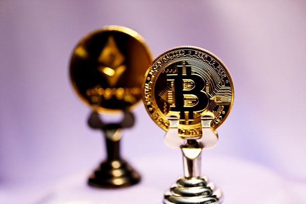 Bitcoin Rallies Amid Tech Earnings, Yet Faces Short-Term Pressures