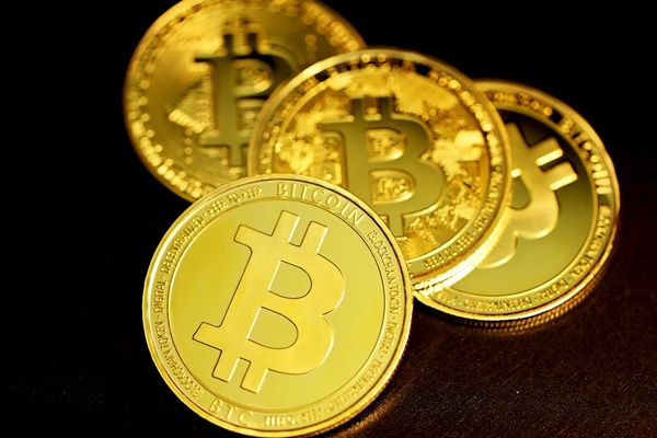 Bitcoin ETFs Experience Major Outflows as Price Stabilizes Near $100,000