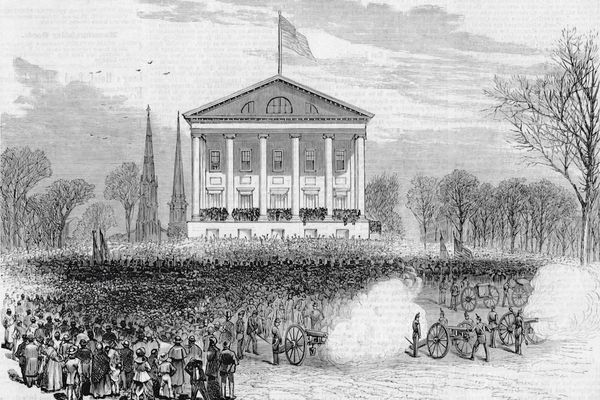 Trump's Palantir Endorsement Sparks Market Reactions Amid Sector Turmoil