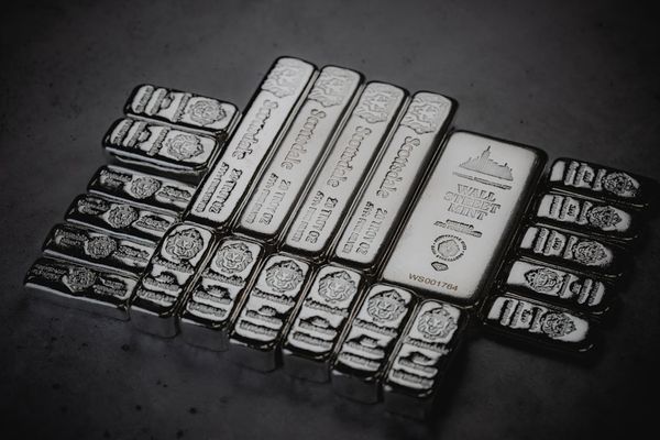 Silver Futures Surge 0.2% Amidst Volatility and Uncertainty