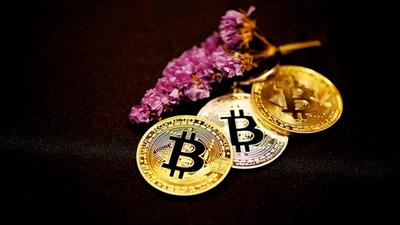Bitcoin Climbs to $62,600 as SpaceX IPO Grabs Attention