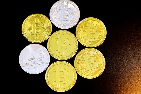 Bitcoin Faces Resistance as Altcoins Struggle Amid Market Dynamics