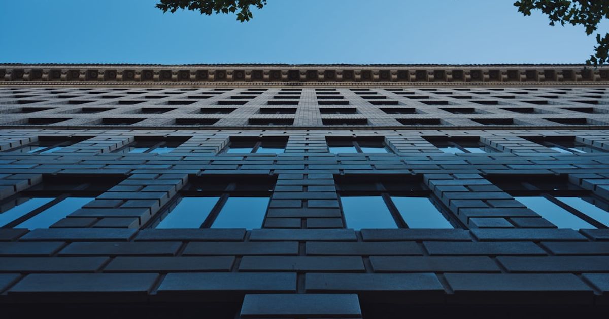 Warsh's Wealth Exceeds Fed Chairs, Raising Confirmation Questions