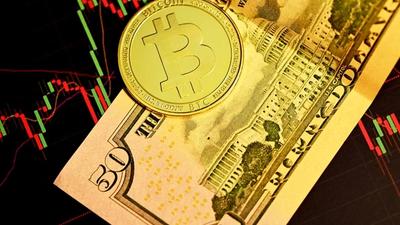 Bitcoin Dips Below $59K Amid US Dollar Surge — ETF Outflows Intensify