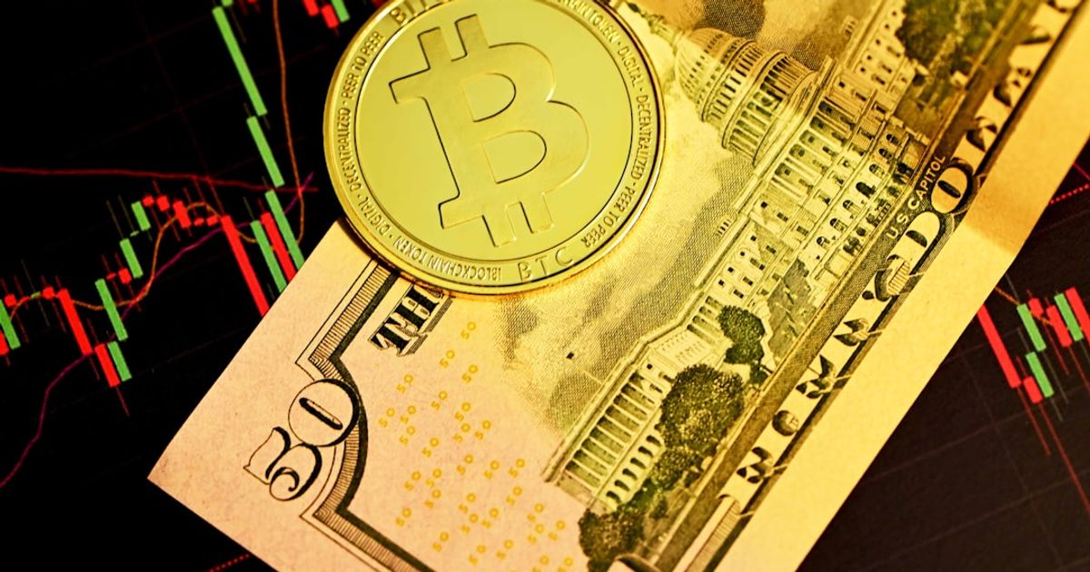 Bitcoin Dips Below $59K Amid US Dollar Surge — ETF Outflows Intensify