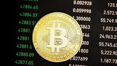 Stablecoins vs. Tokenized Deposits — Central Bankers Clash on Future