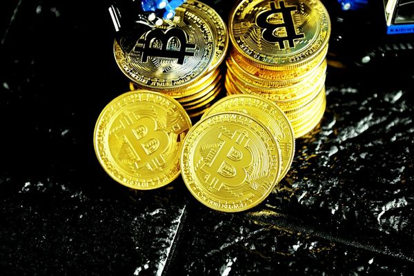 Bitcoin Slides Amid Risk-Off Mood, But Weekly Gains Persist