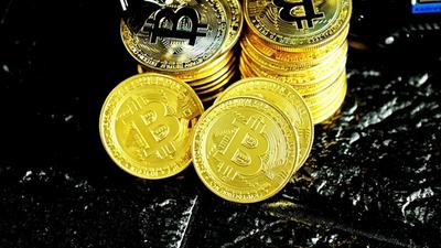 Bitcoin Slides Amid Risk-Off Mood, But Weekly Gains Persist