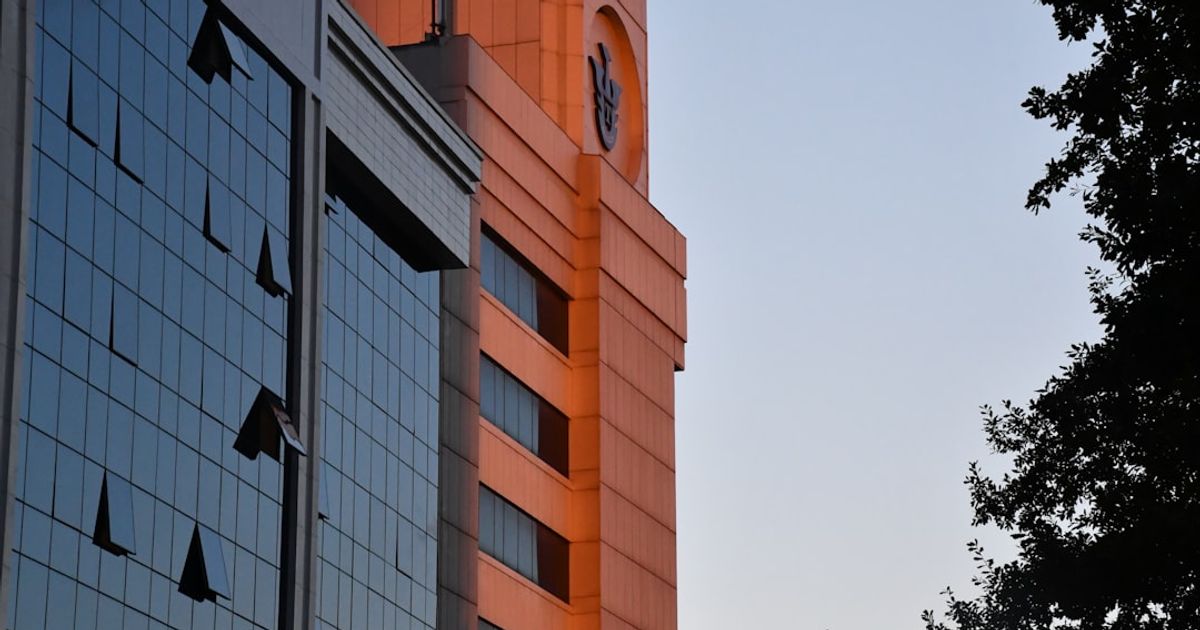 BlackRock's Bitcoin ETF Surpasses $100 Billion, Eyes $500 Million Revenue