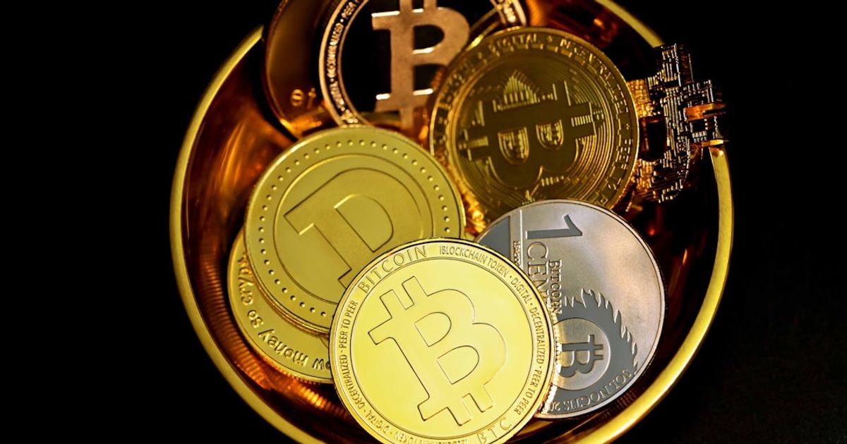 Bitcoin Faces Market Turmoil: Drops Below $90K Amid ETF Sell-off