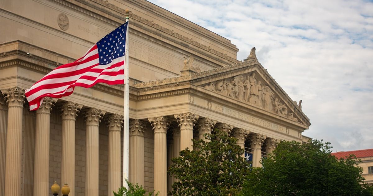 Elizabeth Warren Challenges SEC Chair Over Enforcement Decline