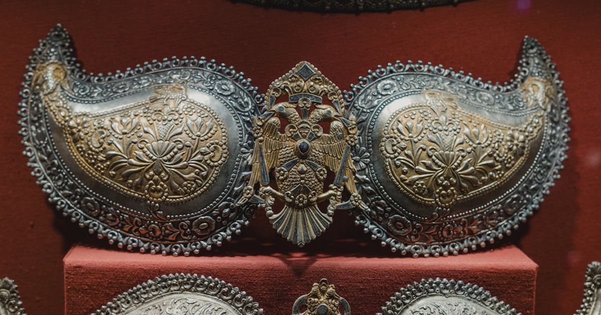 Silver-to-Dow Ratio Signals Wealth Shift Amid Geopolitical Tensions