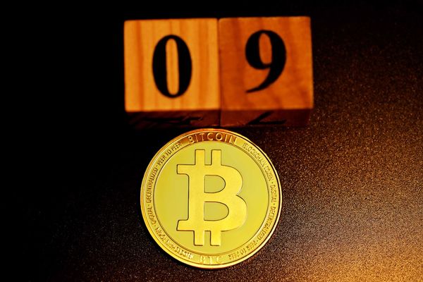 Bitcoin Surges Amid U.S. Dollar Strength and Geopolitical Tensions