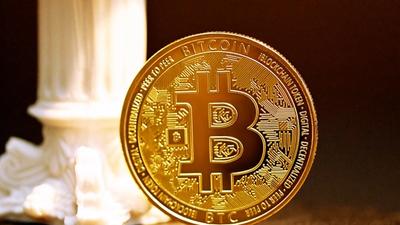 Bitcoin Rises 4% Amid Inflation Easing — Diverges from Tech Selloff