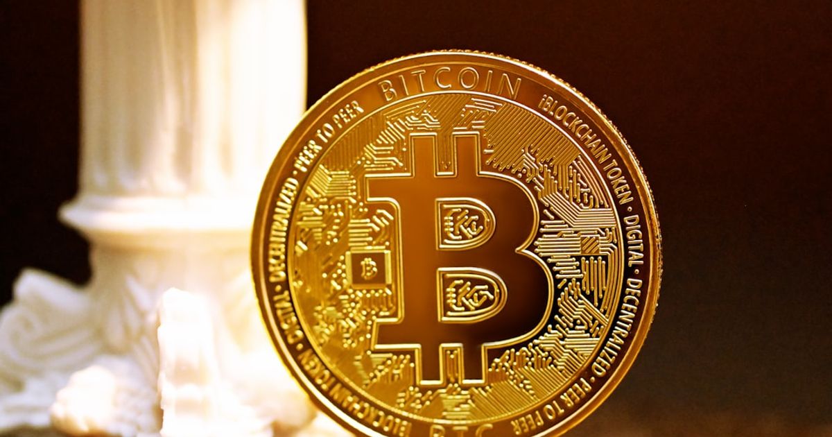 Bitcoin Rises 4% Amid Inflation Easing — Diverges from Tech Selloff