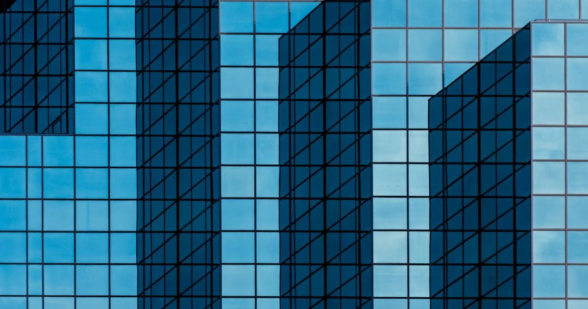 Spot XRP ETFs: Franklin Templeton's Lowest Fees — Bitwise Leads Trading