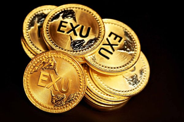 Gold Surges Amid Oil Crash and US-Iran Peace Talks