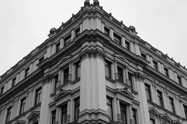 Crypto ETP Inflows Slow to $230M Amid Fed Caution and Geopolitical Tensions