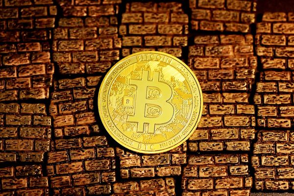 Old Bitcoin Whales Sell $271M: Implications for Market Stability