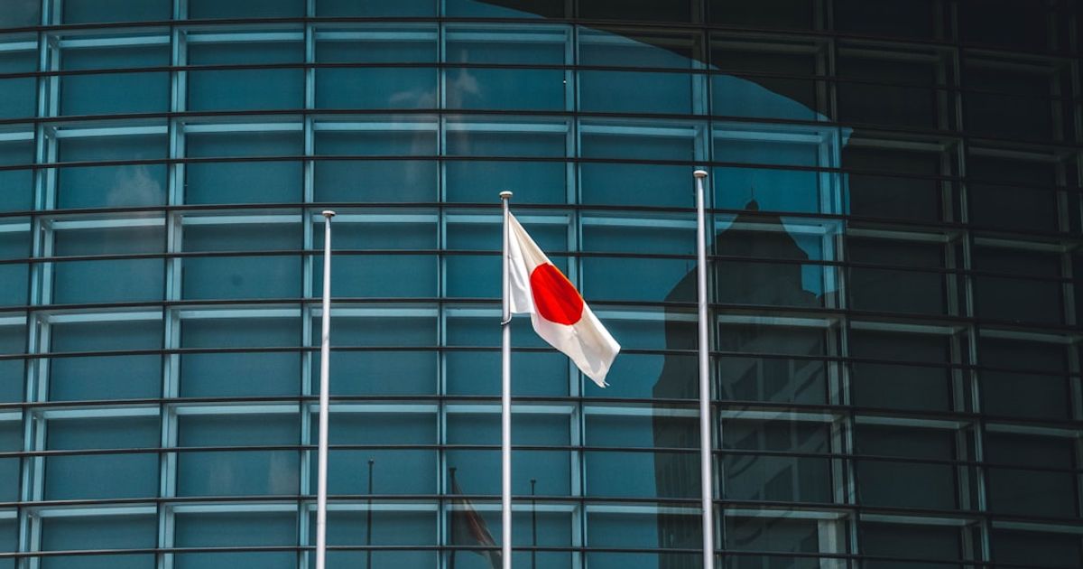 Japan's $29.6B US Treasury Selloff Pressures Bitcoin Amid Yield Spike