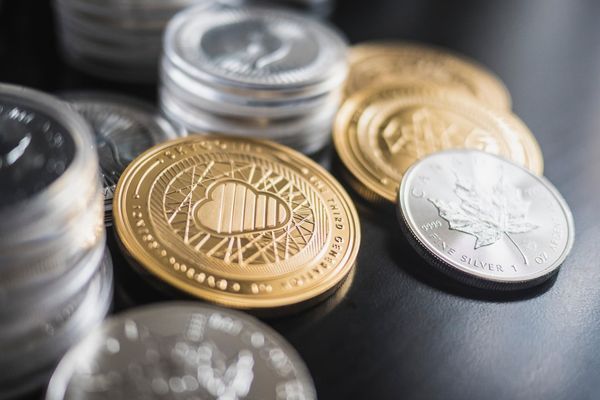 Factory Costs Soar — Gold Holds Firm Amid Fed Dilemma