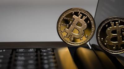 Bitcoin Sees $925M Buy Surge Amid ETF Inflows — Sentiment Lags